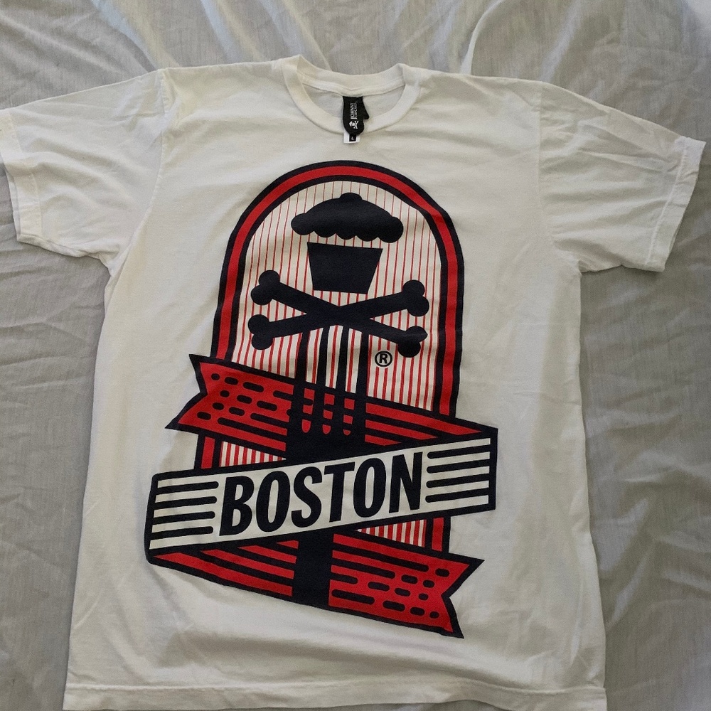 Johnny Cupcakes Boston Men's Large T-shirt